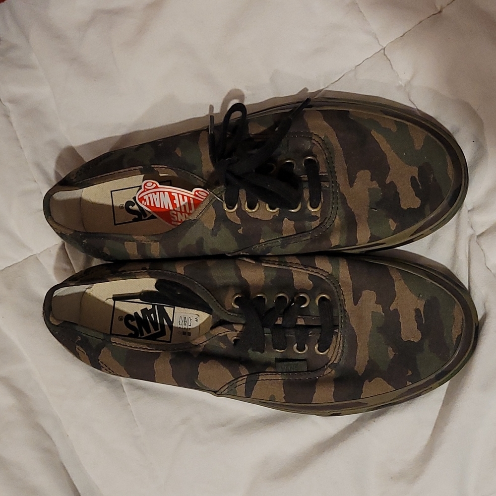 NWT camo vans wmns sz 10.5